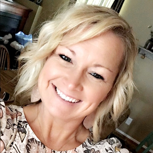 Meet your Posher, Trina - Picture 1 of 3